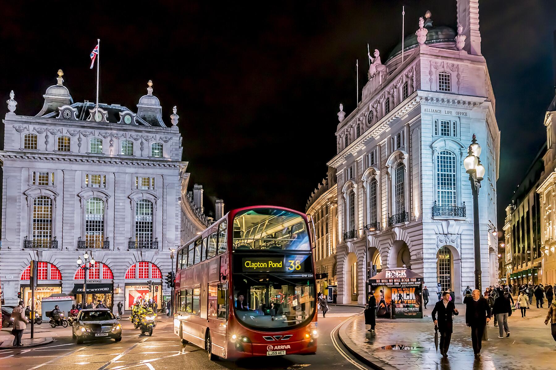Luggage storage near major London transport hubs